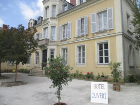 Гостиница Hôtel Le Saint Martin  Сабле-Сюр-Сарт